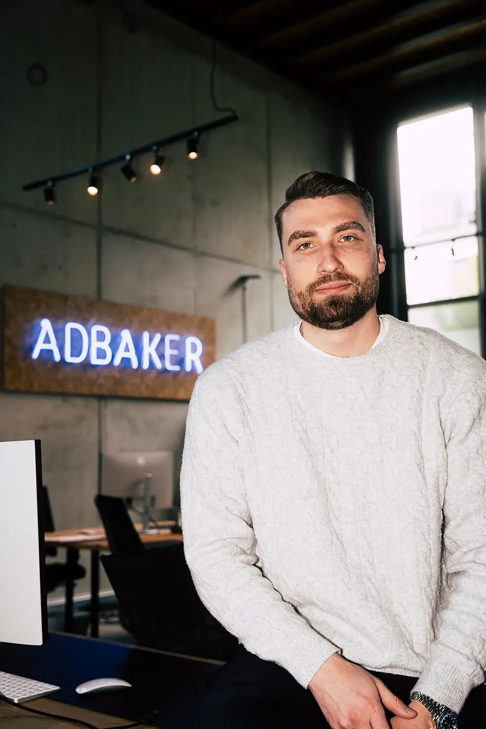 Adbaker